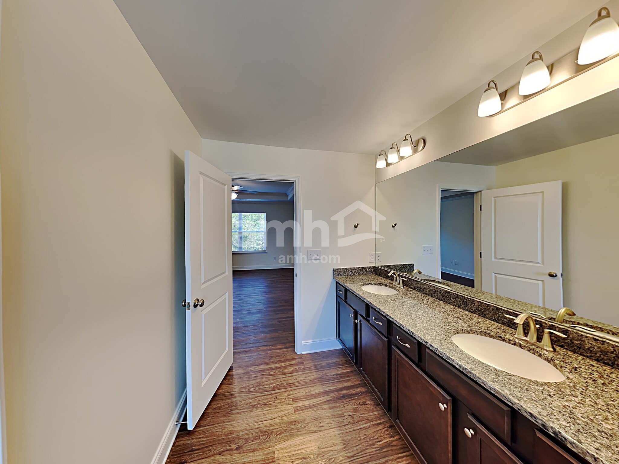 Building Photo - 2117 Overlake Cir