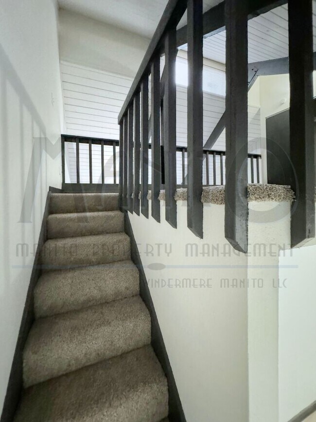 Building Photo - Charming Bungalow Unit