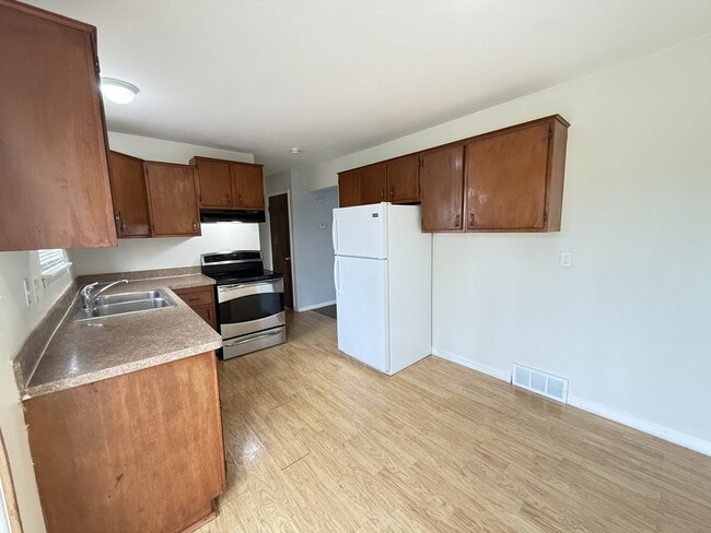 Building Photo - 176 N Christine Cir