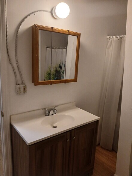 Bath - 2210 Murray Hill Rd