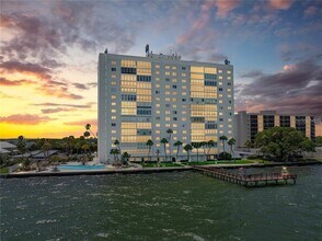 Building Photo - 7200 Sunshine Skyway Ln S