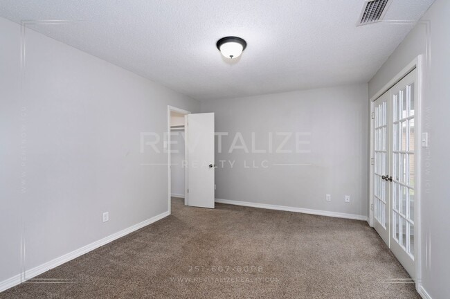 Building Photo - Alluring 3 Bed 2 Bath Home by Medal of Honor Park!