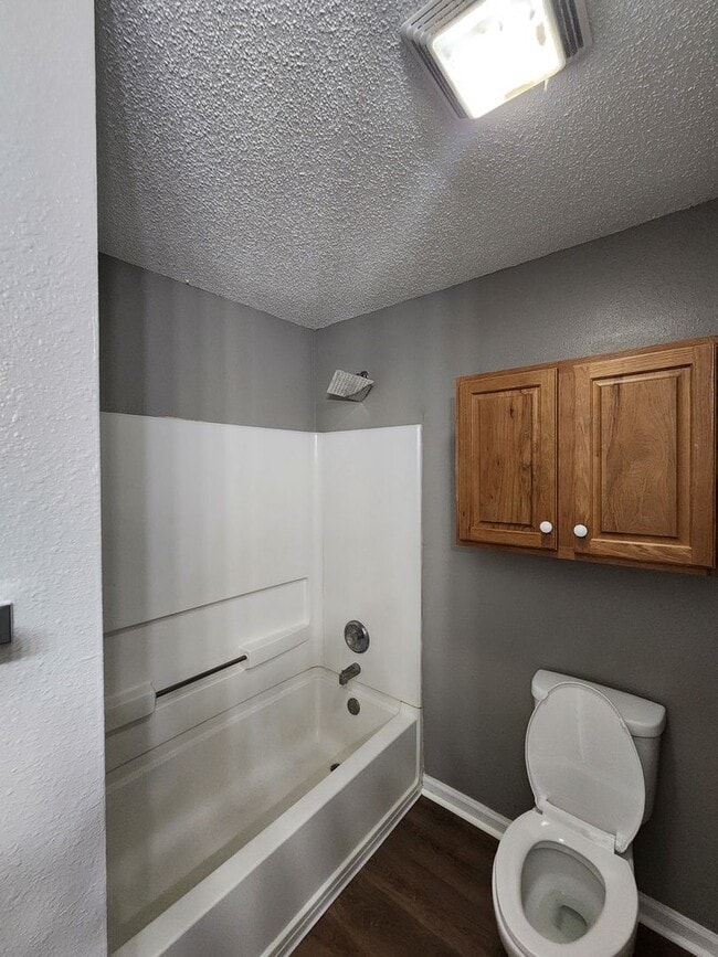 Building Photo - Great single family home!
