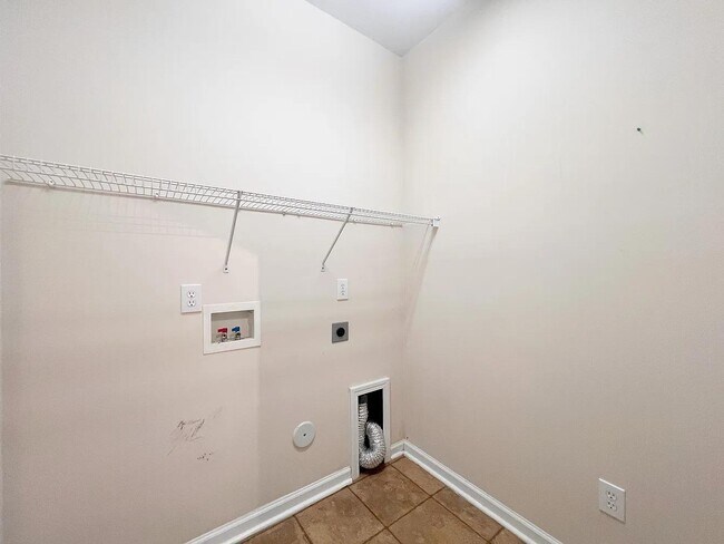 Building Photo - 703 Kingsmoor Dr