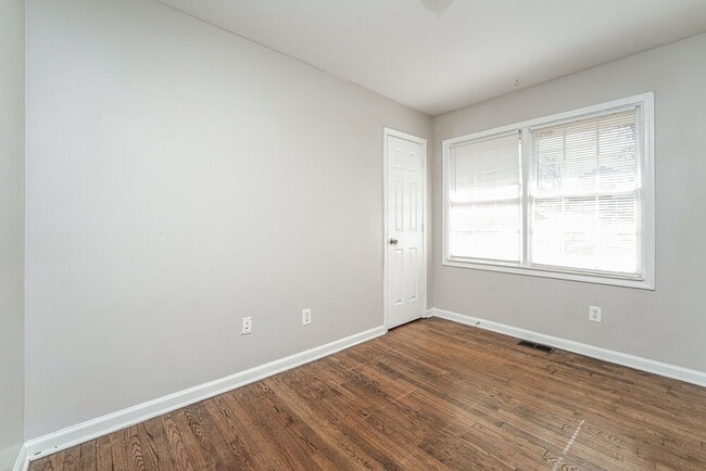 Building Photo - 454 New St