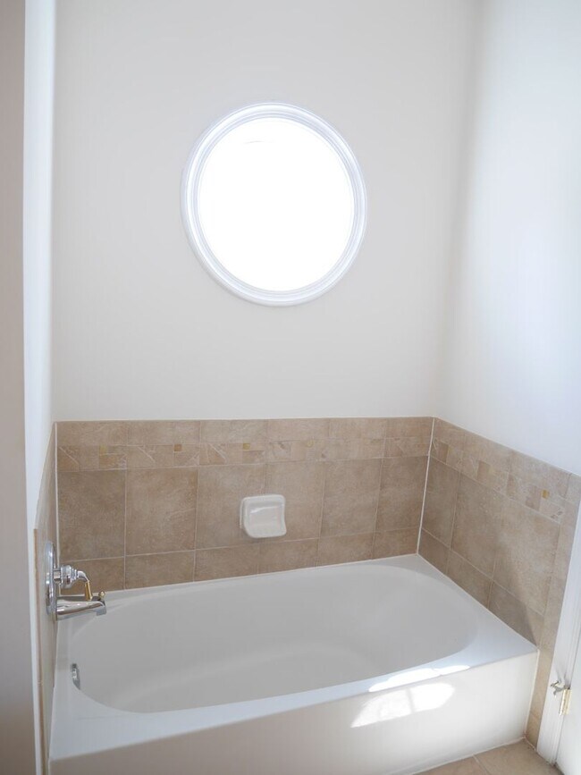 Building Photo - 1513 Feral Dae Ln