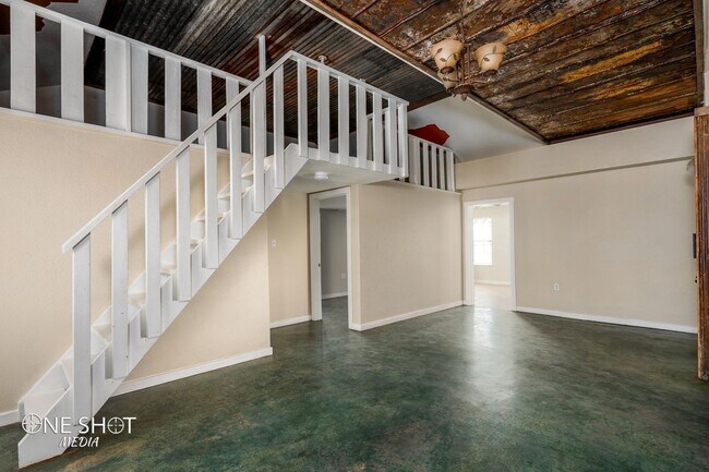 Building Photo - 542 McCartney Lane