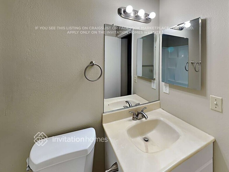 Building Photo - 5633 Vista Oak Way