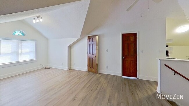 Building Photo - 209 E Peace St
