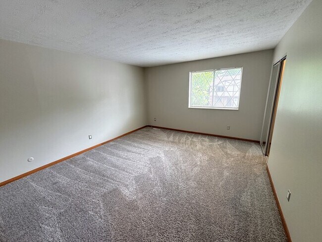 Building Photo - 3090 Highcliff Ct