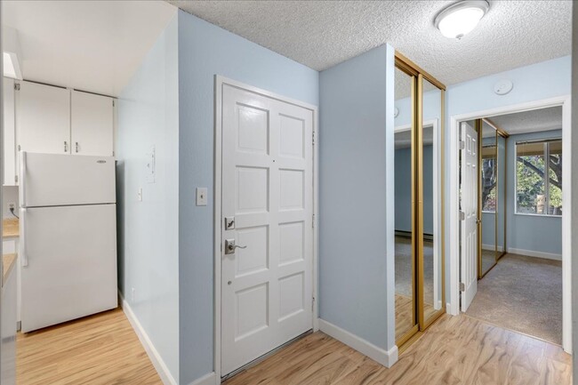 Building Photo - Spacious 1 Bed 1 Bath Condo Near Major Tech Companies