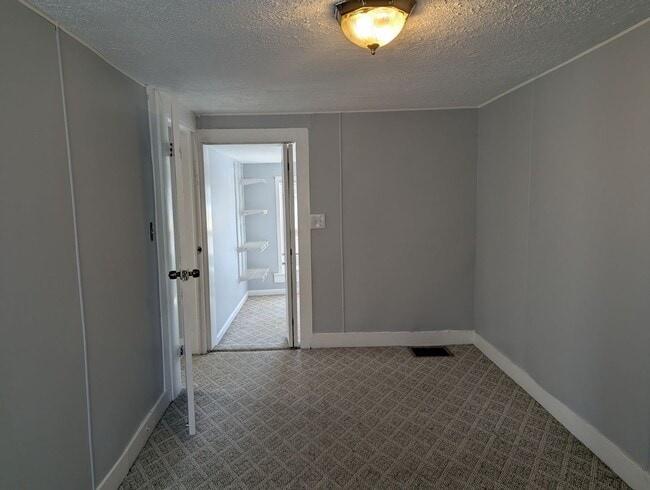 Building Photo - 3 Bedroom 2 Bath SFH