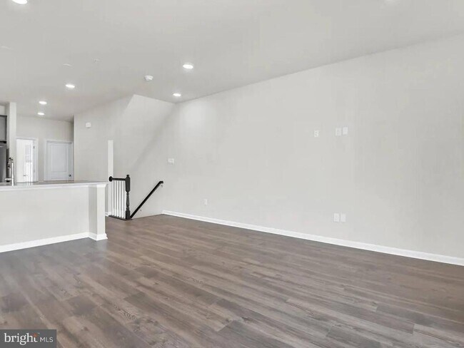 Building Photo - 723 Courier Ln