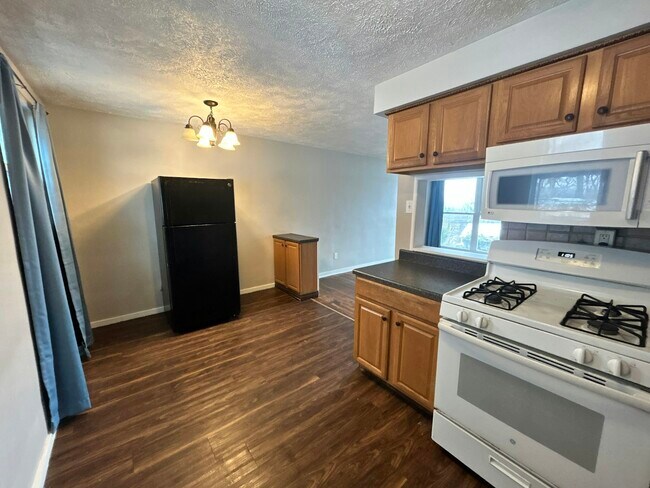 Building Photo - 215 Erhardt Dr