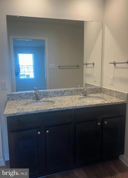 Building Photo - 440 Locust Run Dr