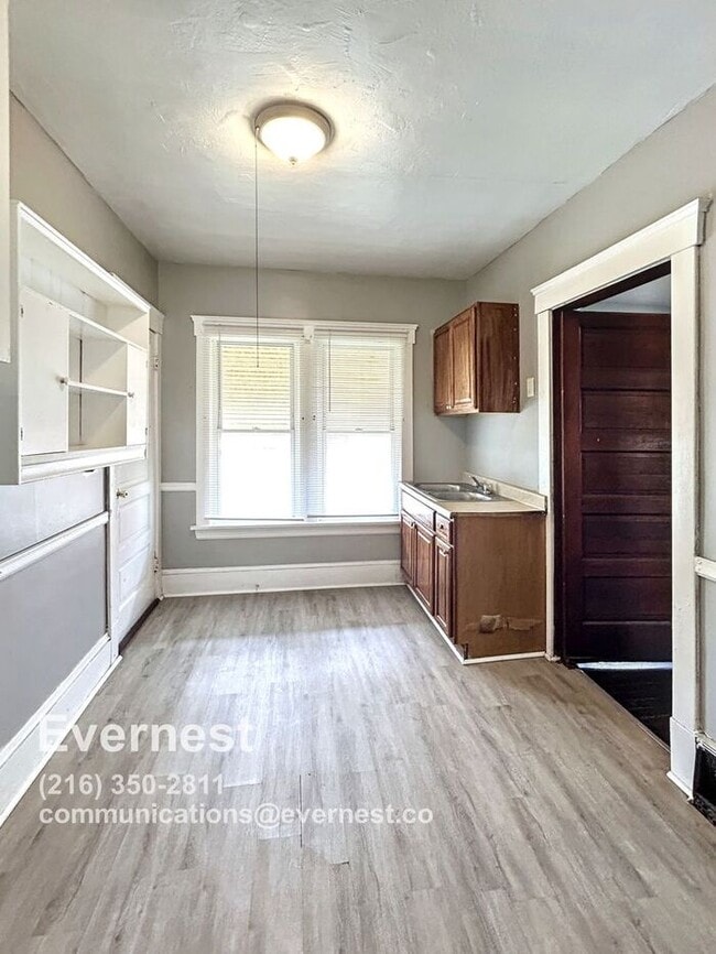 Building Photo - Charming 2-Bedroom Home with Convenient Lo...