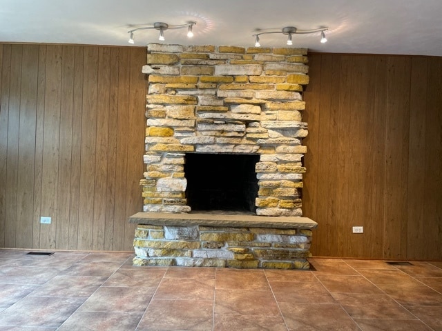 Building Photo - 720 N Broadway Ave