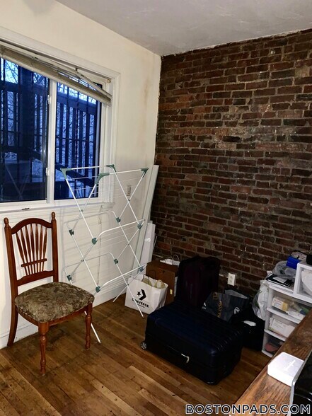 Primary Photo - 733 Parker St