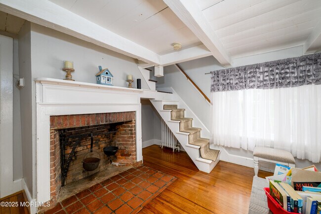 Building Photo - 19 Reids Hill Rd