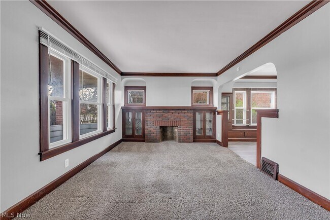 Building Photo - 1042 Mozina Dr