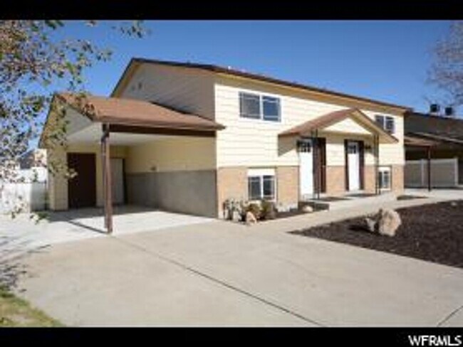 Building Photo - Beautifully Renovated Duplex in Salt Lake City