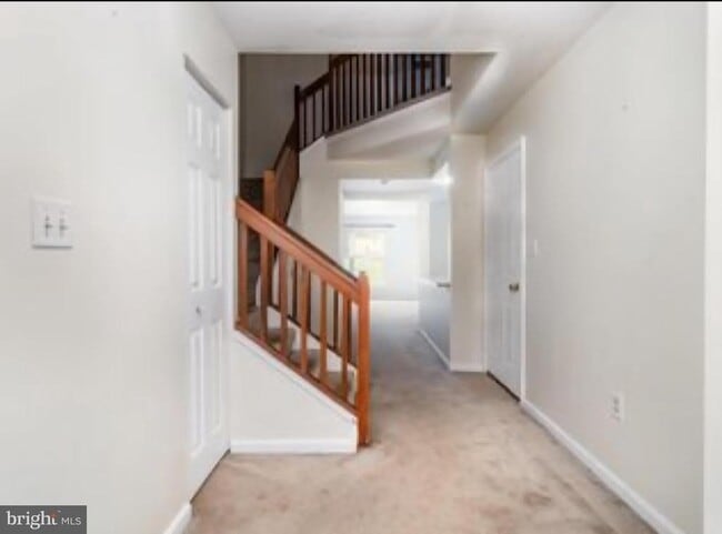 Building Photo - 471 Stonehedge Ln