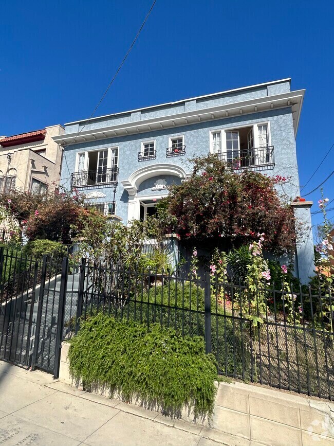 Building Photo - 1417 1/2 Maltman Ave
