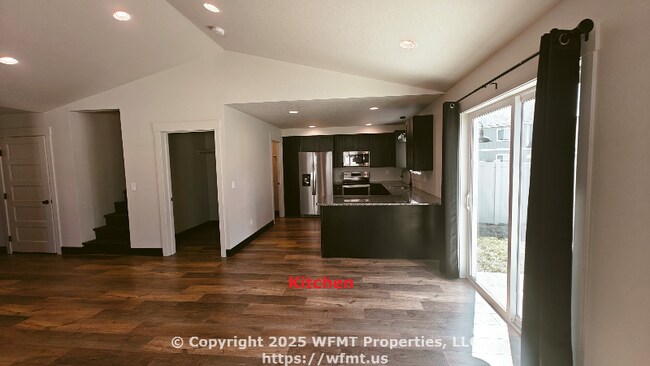 Building Photo - 852 S Camas Ln