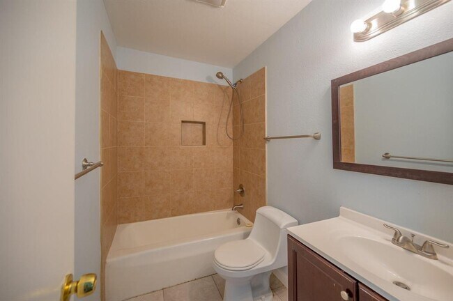 Building Photo - 326 Windsor Square