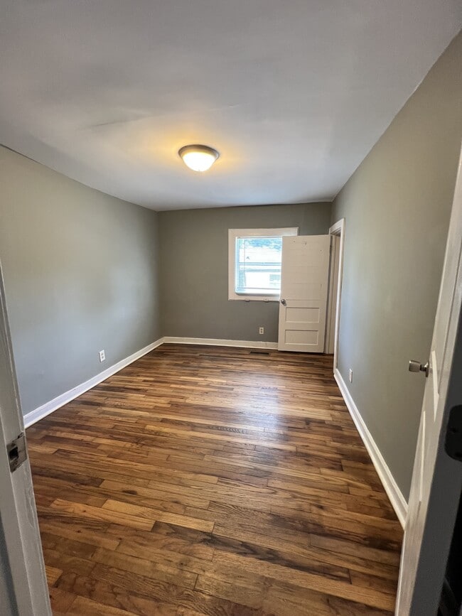 Building Photo - 722 Snow St