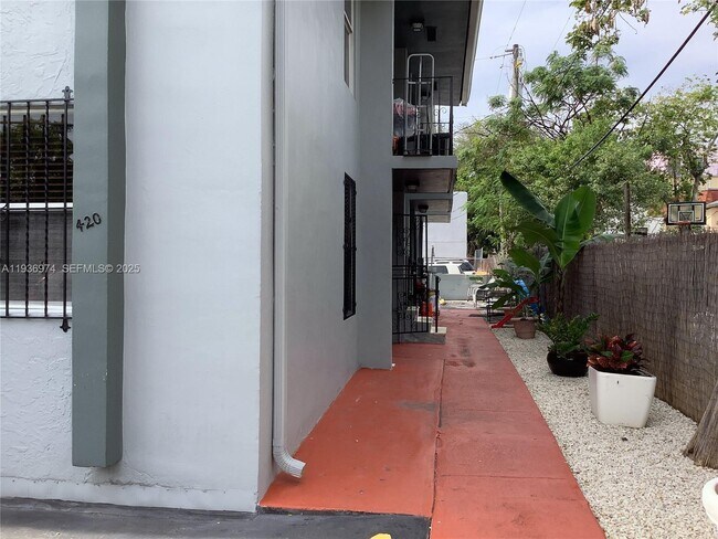 Building Photo - 420 NW 11th Ave