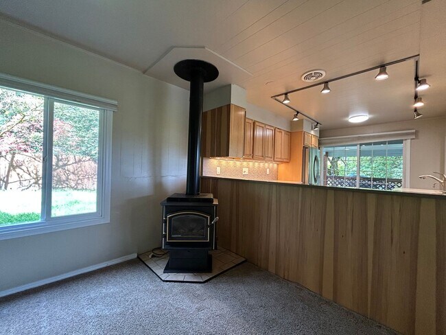 Building Photo - Stunning Views! Secluded 2 Bed, 1 Bath Gem!