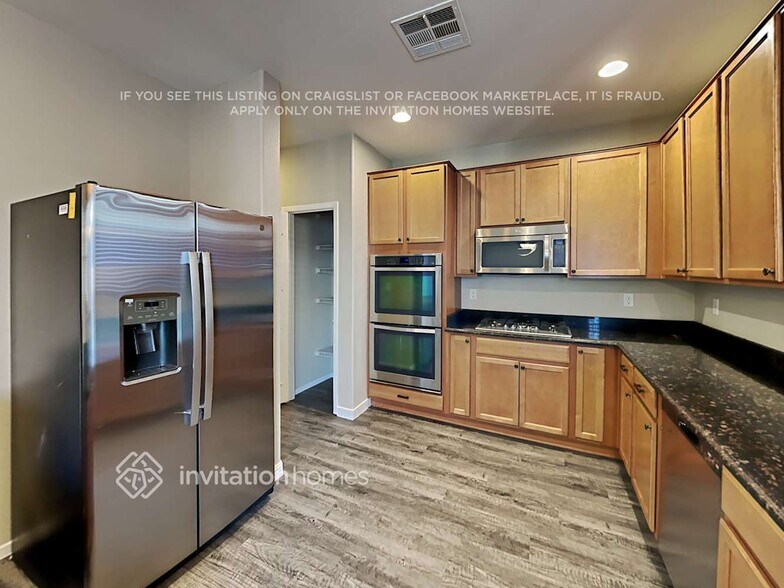 Building Photo - 7912 Point Oaks Ct