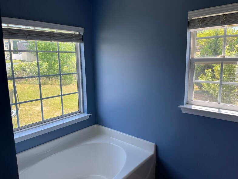 Building Photo - 913 Redford Ln