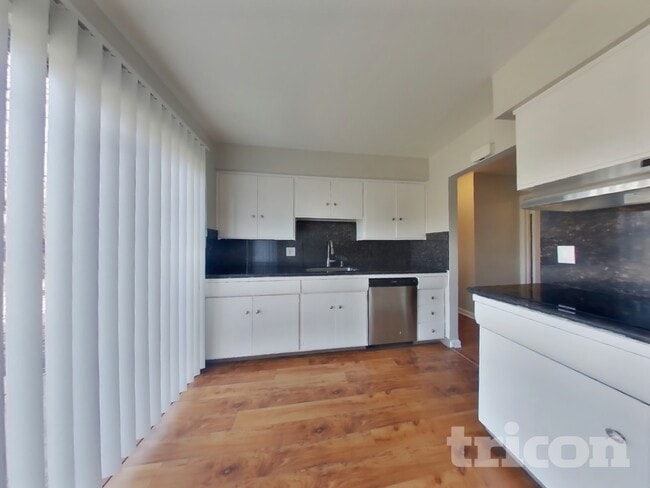 Building Photo - 378 Acacia St