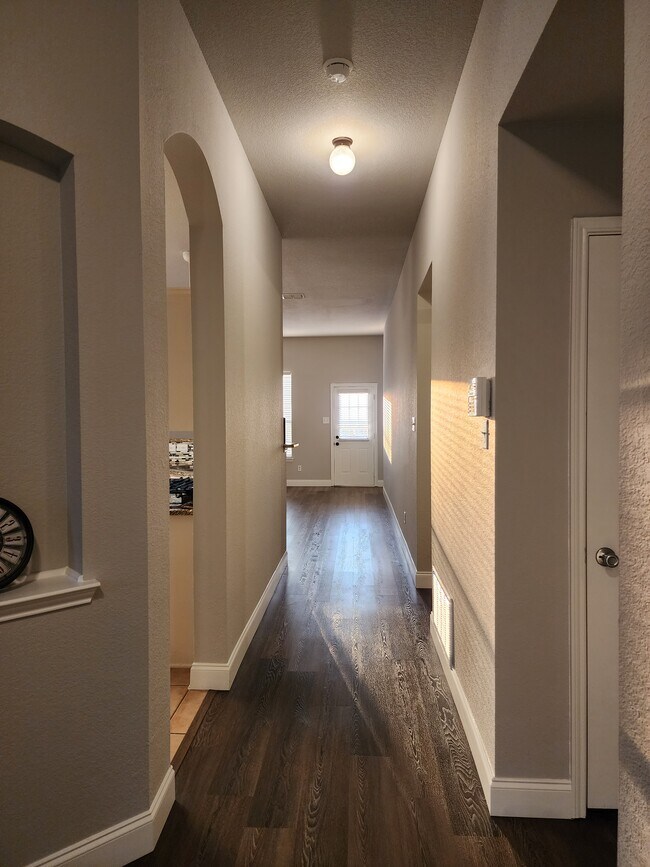 Building Photo - 2827 Saddlebred Trail