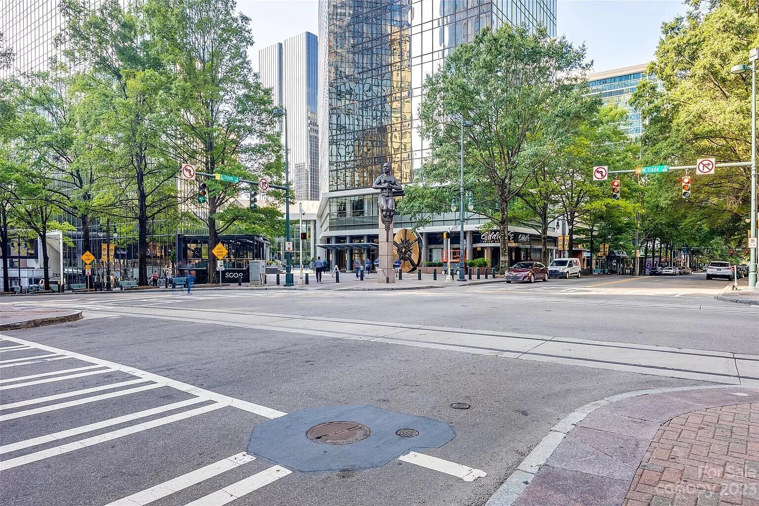 Building Photo - 127 N Tryon St