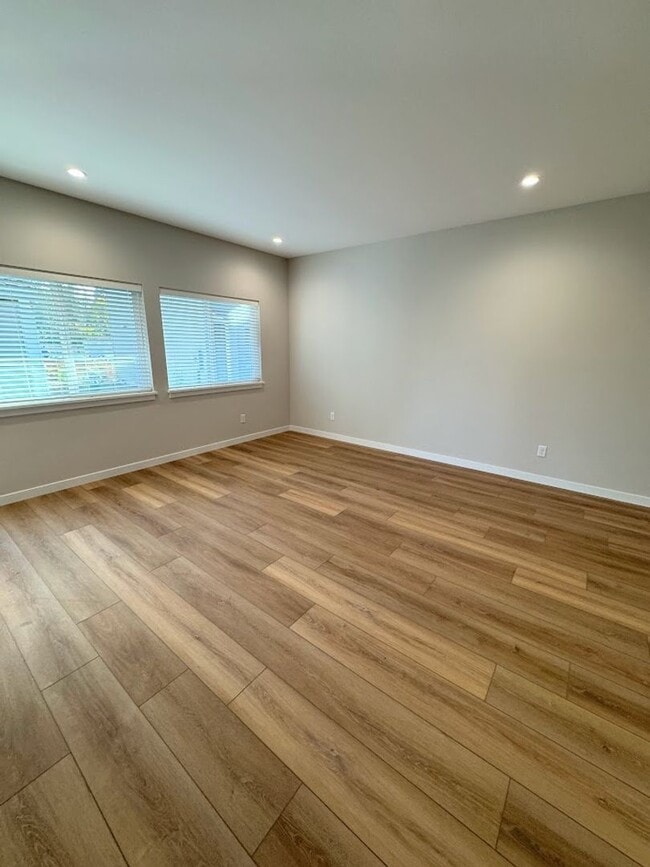 Building Photo - Newly Built 3 Bed, 2.5 Bath Cottage Homes with Free Wifi Internet