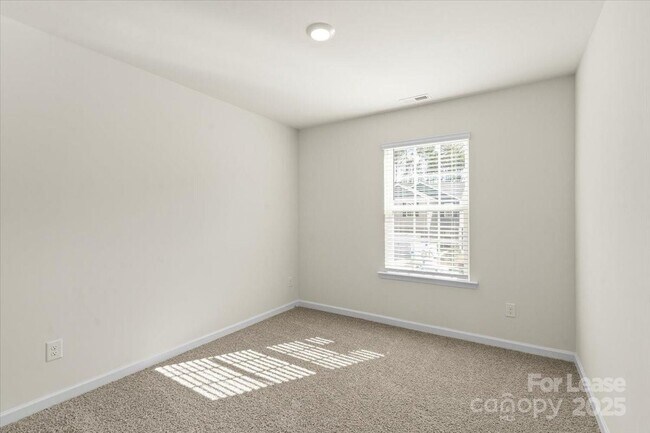 Building Photo - 1339 37th Ave Lane NE