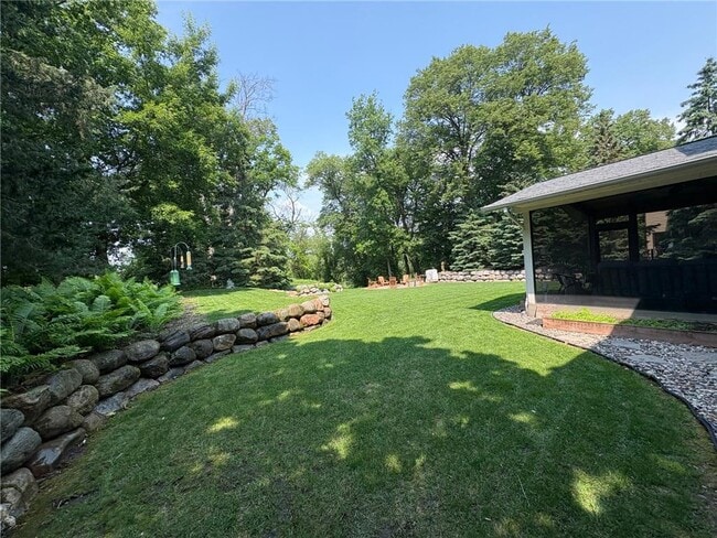 Building Photo - 6560 Shadow Ln