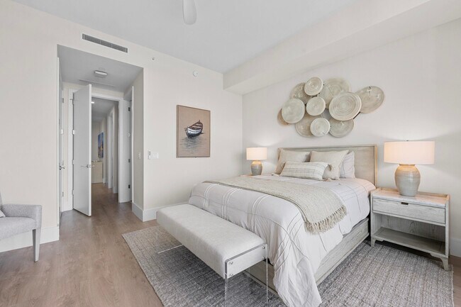 Building Photo - 220 Lake Shore Dr