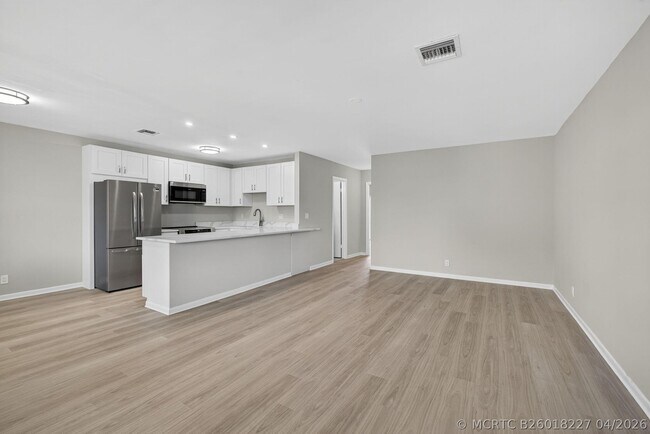 Building Photo - 42 Easthampton B