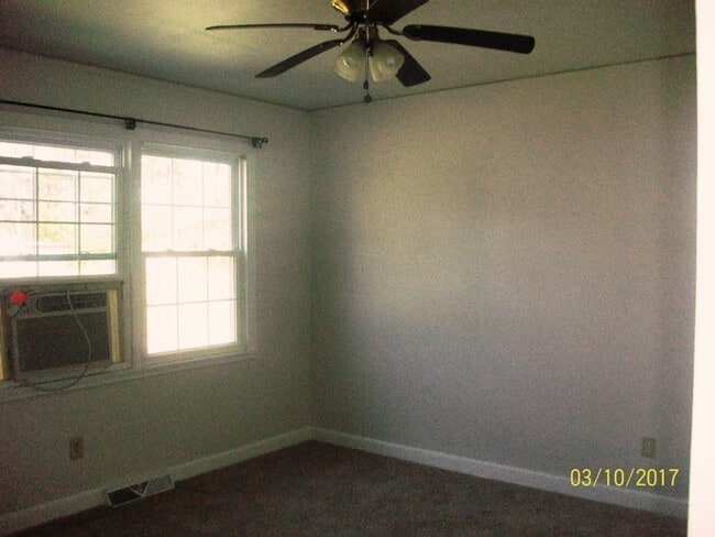 Building Photo - 2040 Corinth Dr