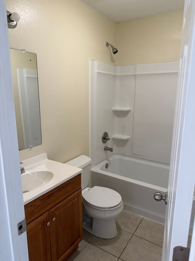 Building Photo - 304 W Chicago St