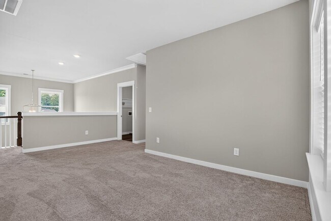 Building Photo - 4787 Wellesley Dr