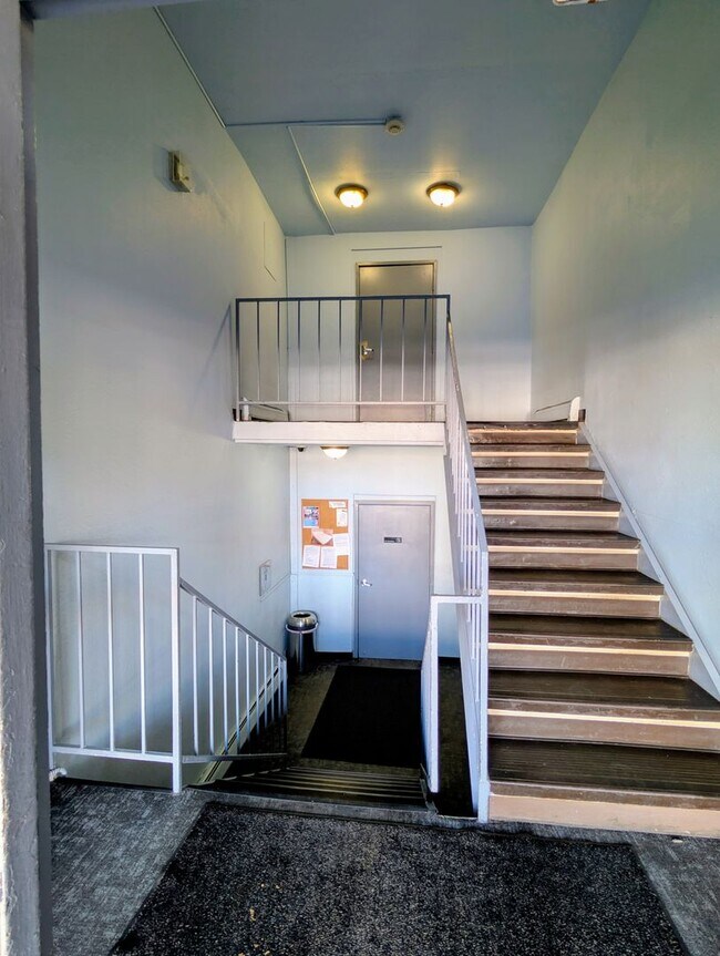 Building Photo - Golden