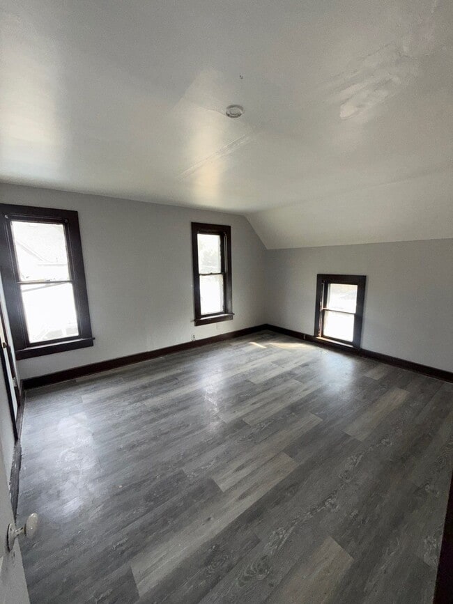 Building Photo - 1227 Fairview Ave