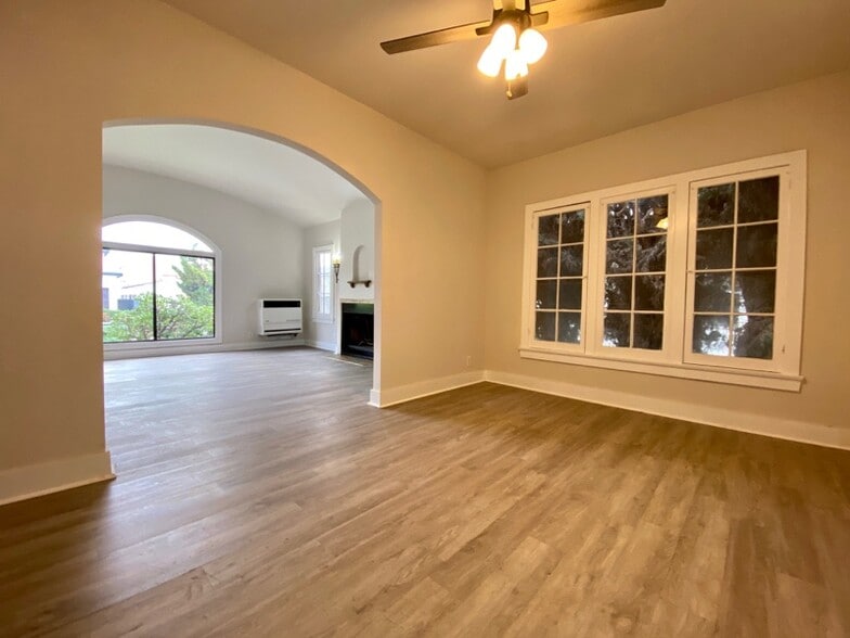 Building Photo - 837 N Martel Ave