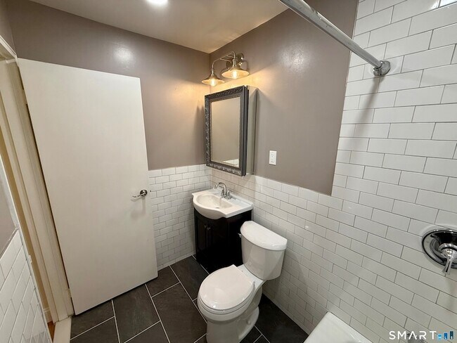 Building Photo - 1168 Main St