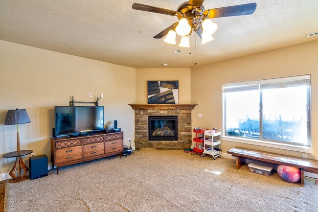 Building Photo - 1085 Diamond Rim Dr